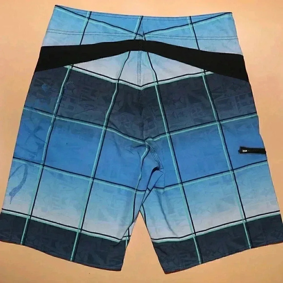 Salt Life Blue Geometric Swim Trunks Size 36 Summer Beach Board Shorts Swimsuit - Picture 2 of 4